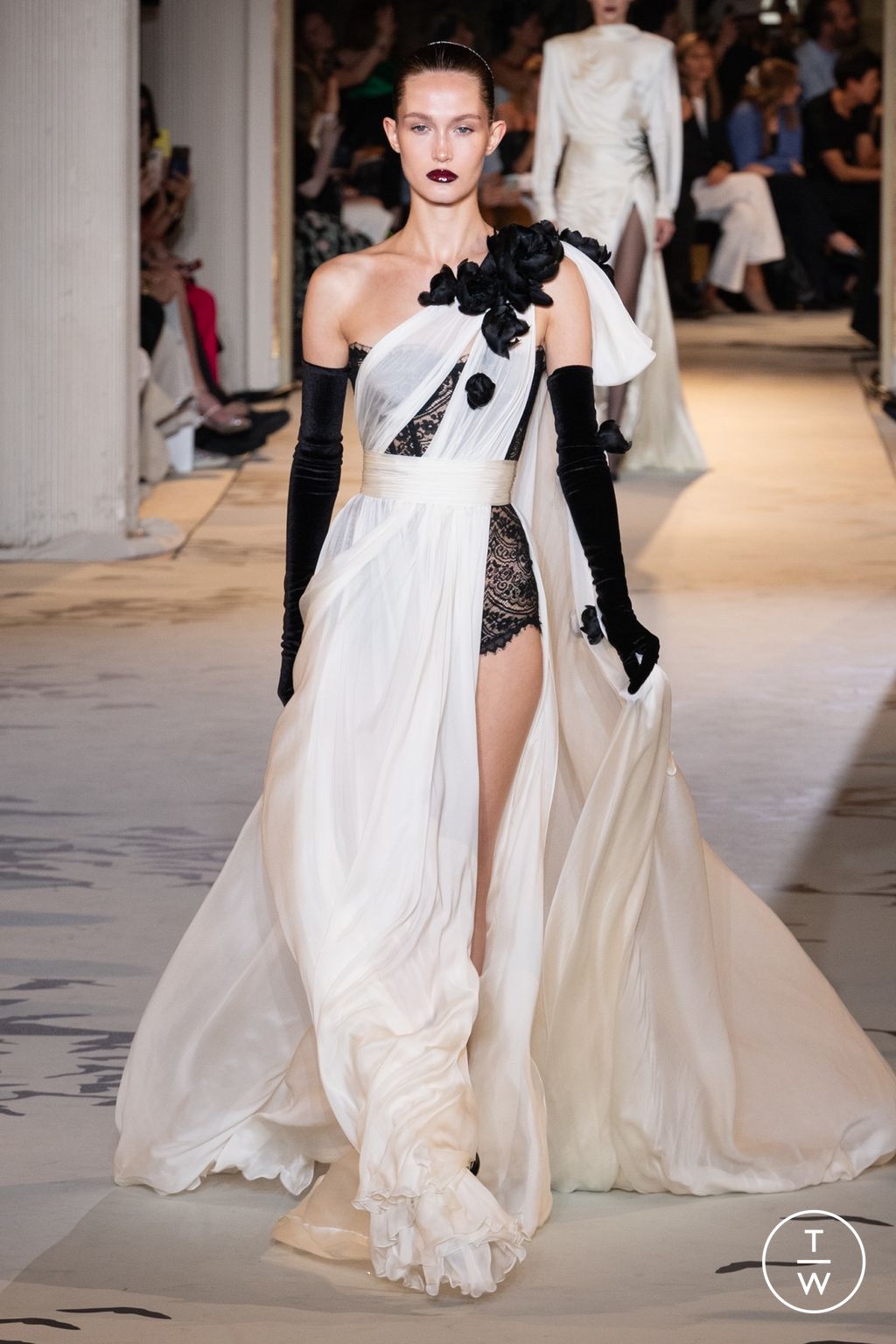 Fashion Week Paris Fall/Winter 2023 look 1 from the Zuhair Murad collection couture