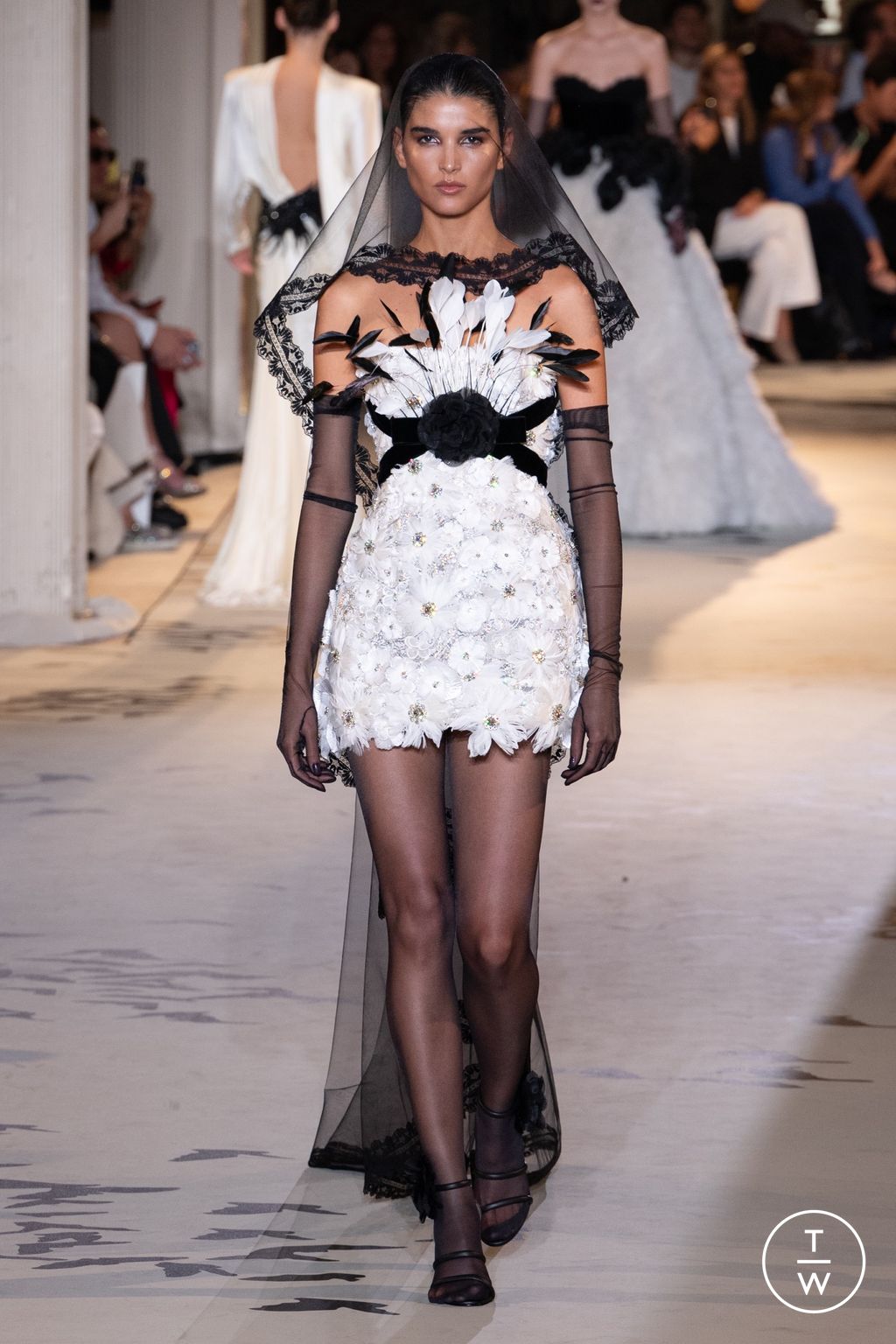 Fashion Week Paris Fall/Winter 2023 look 4 from the Zuhair Murad collection couture