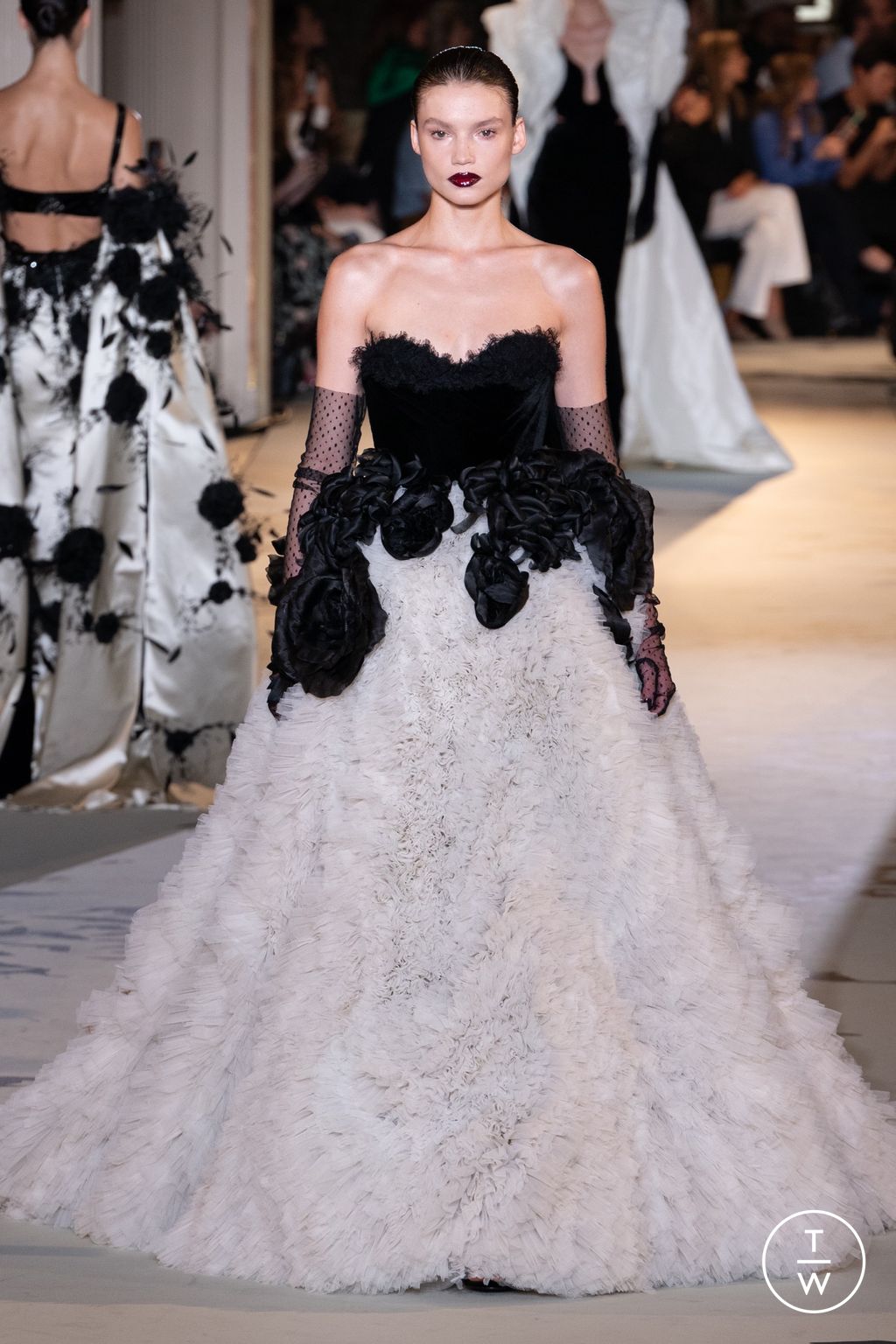 Fashion Week Paris Fall/Winter 2023 look 5 from the Zuhair Murad collection couture
