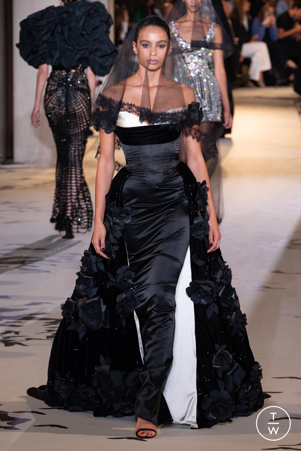 Fashion Week Paris Fall/Winter 2023 look 9 from the Zuhair Murad collection couture