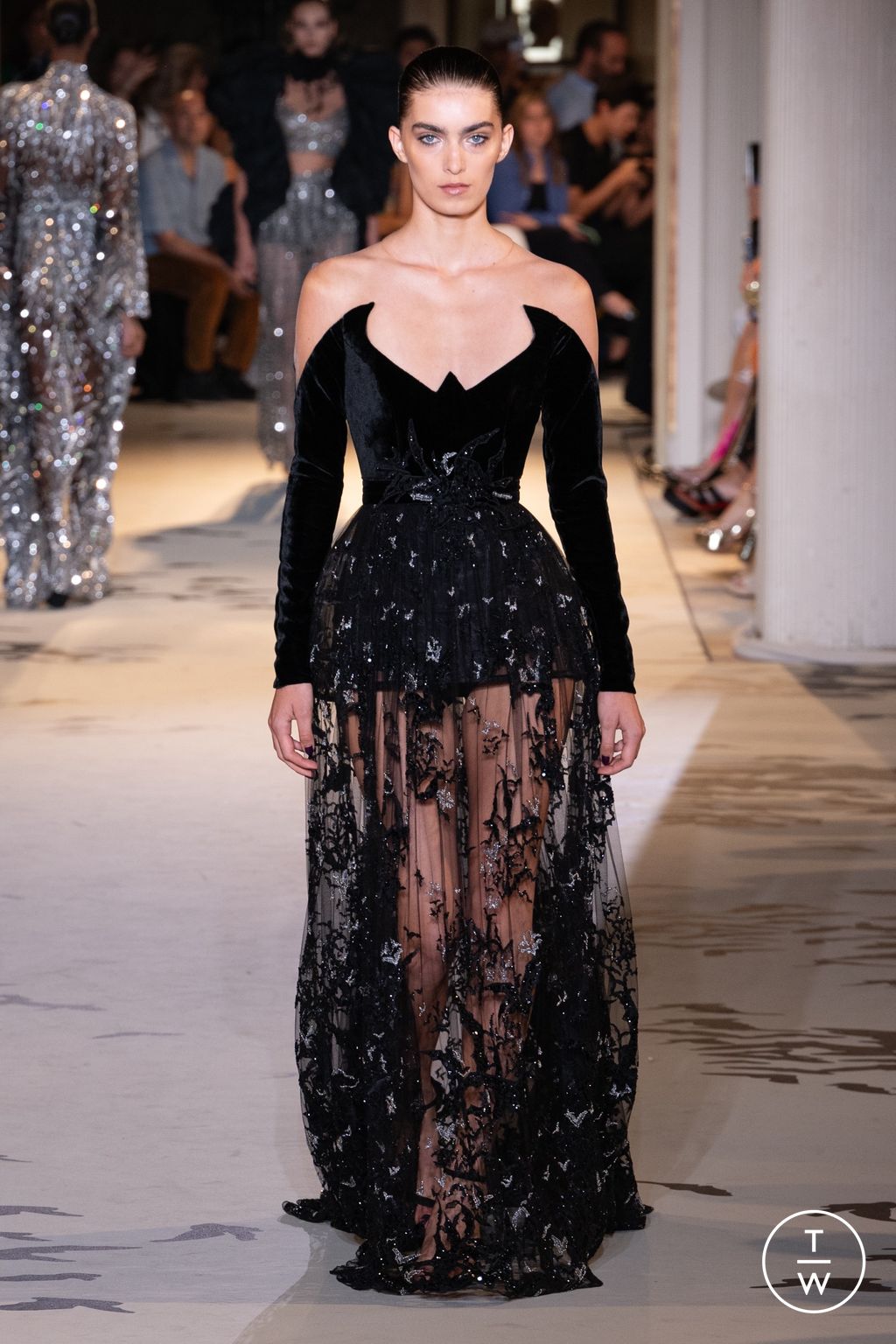 Fashion Week Paris Fall/Winter 2023 look 15 from the Zuhair Murad collection 高级定制