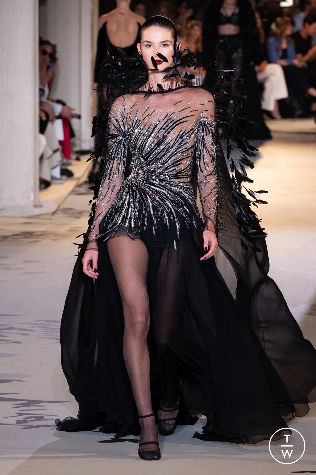 Fashion Week Paris Fall/Winter 2023 look 17 from the Zuhair Murad collection couture