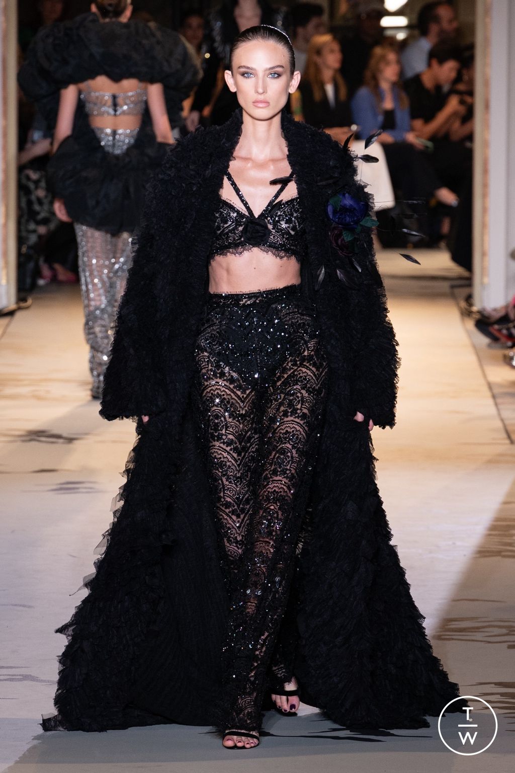 Fashion Week Paris Fall/Winter 2023 look 18 from the Zuhair Murad collection 高级定制