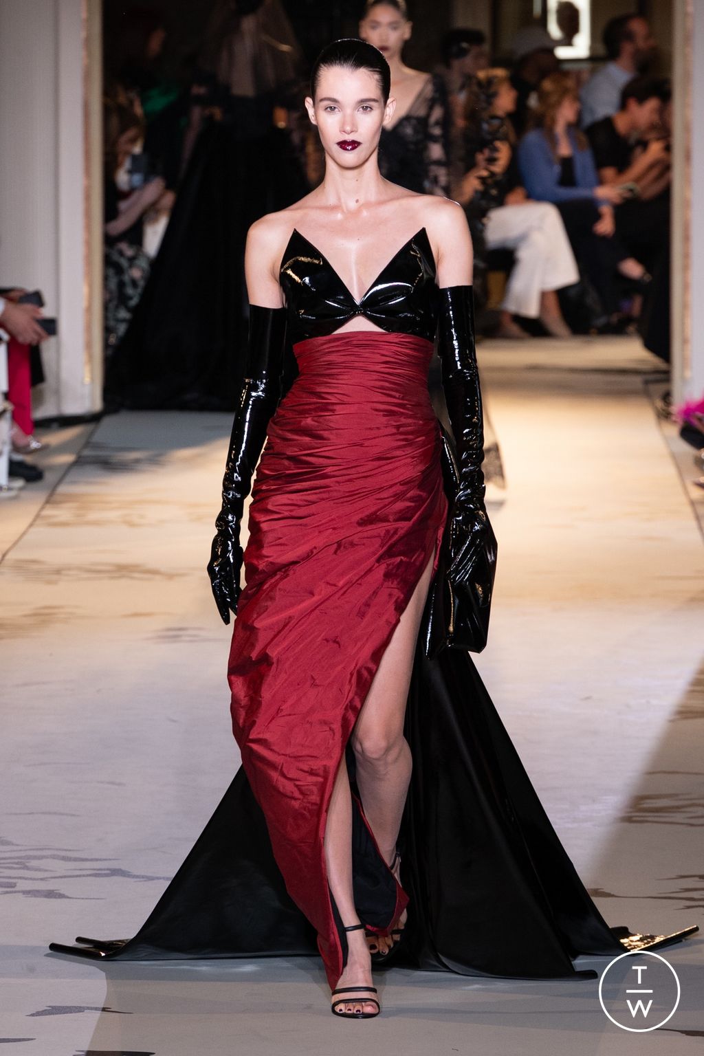 Fashion Week Paris Fall/Winter 2023 look 25 from the Zuhair Murad collection 高级定制