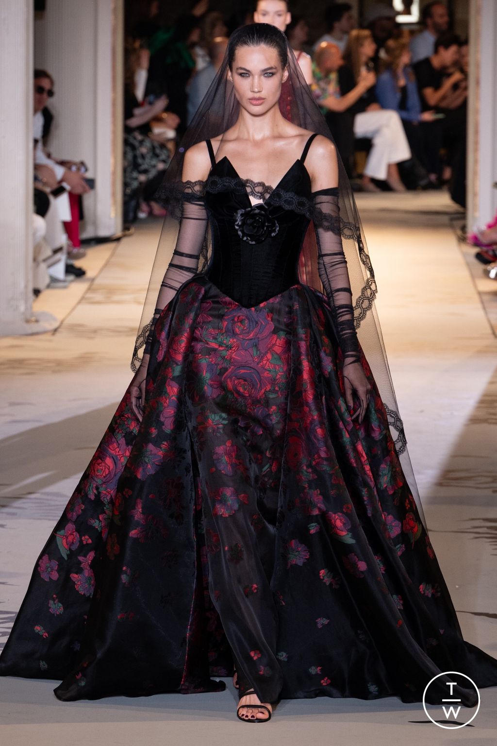 Fashion Week Paris Fall/Winter 2023 look 30 de la collection Zuhair Murad couture