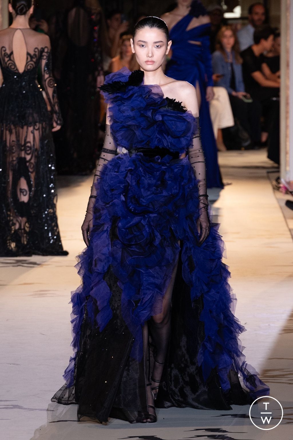 Fashion Week Paris Fall/Winter 2023 look 40 from the Zuhair Murad collection couture
