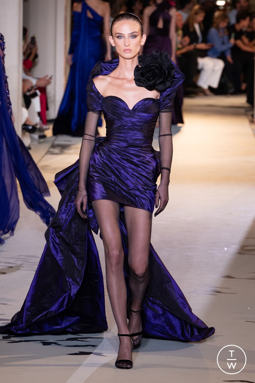 Fashion Week Paris Fall/Winter 2023 look 43 from the Zuhair Murad collection 高级定制