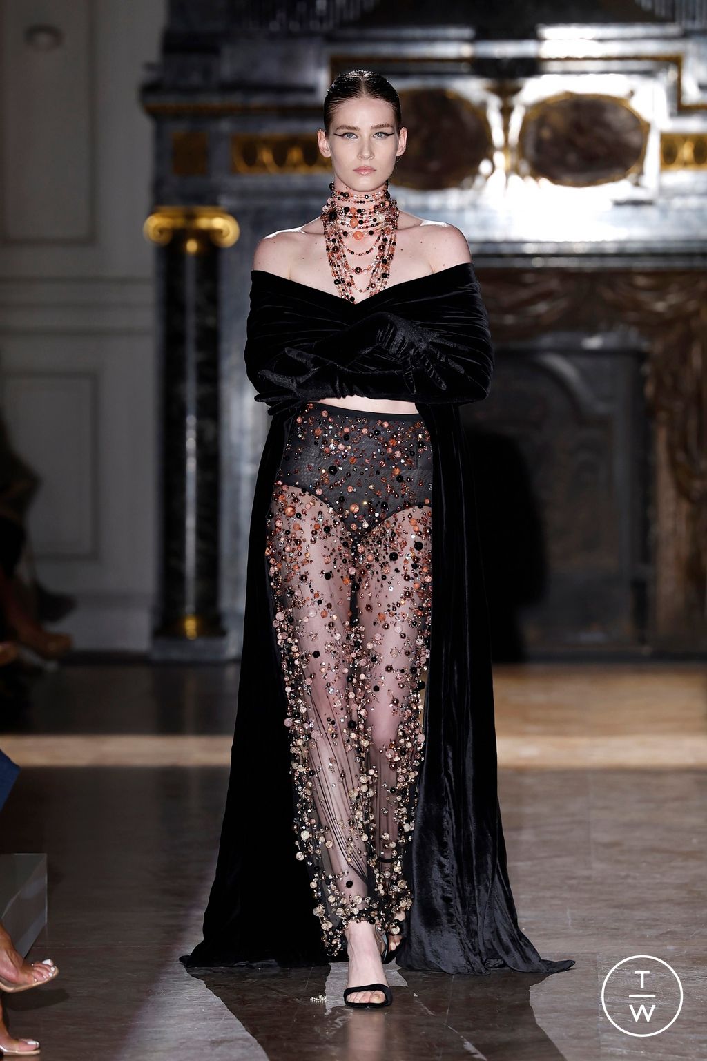 Fashion Week Paris Fall/Winter 2024 look 4 de la collection Zuhair Murad couture
