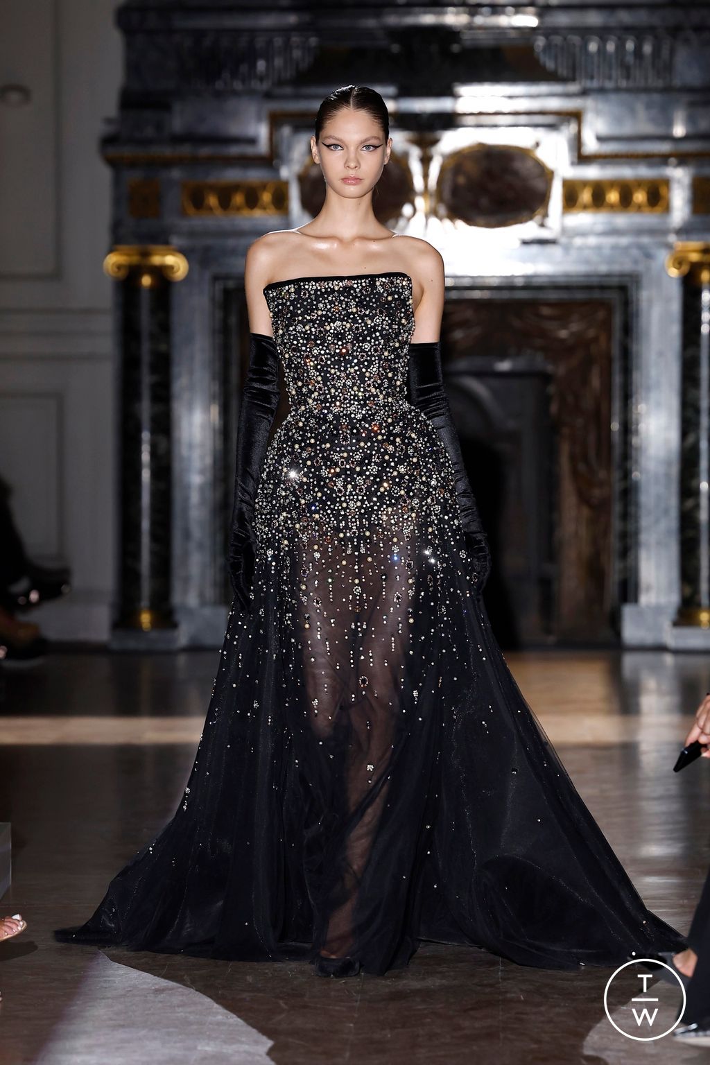 Fashion Week Paris Fall/Winter 2024 look 7 from the Zuhair Murad collection couture