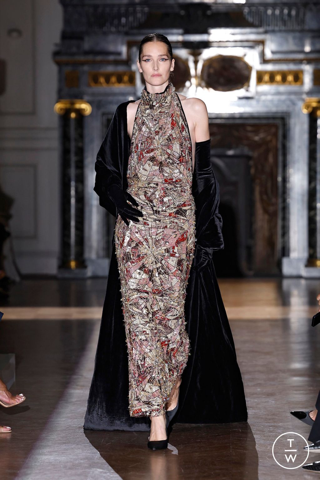 Fashion Week Paris Fall/Winter 2024 look 12 de la collection Zuhair Murad couture