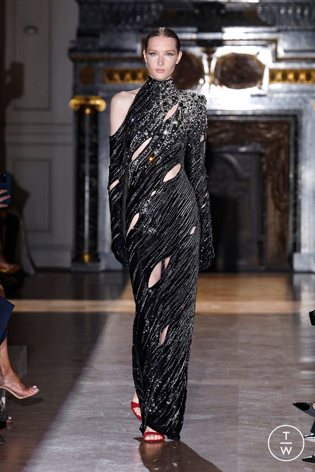 Fashion Week Paris Fall/Winter 2024 look 20 from the Zuhair Murad collection couture