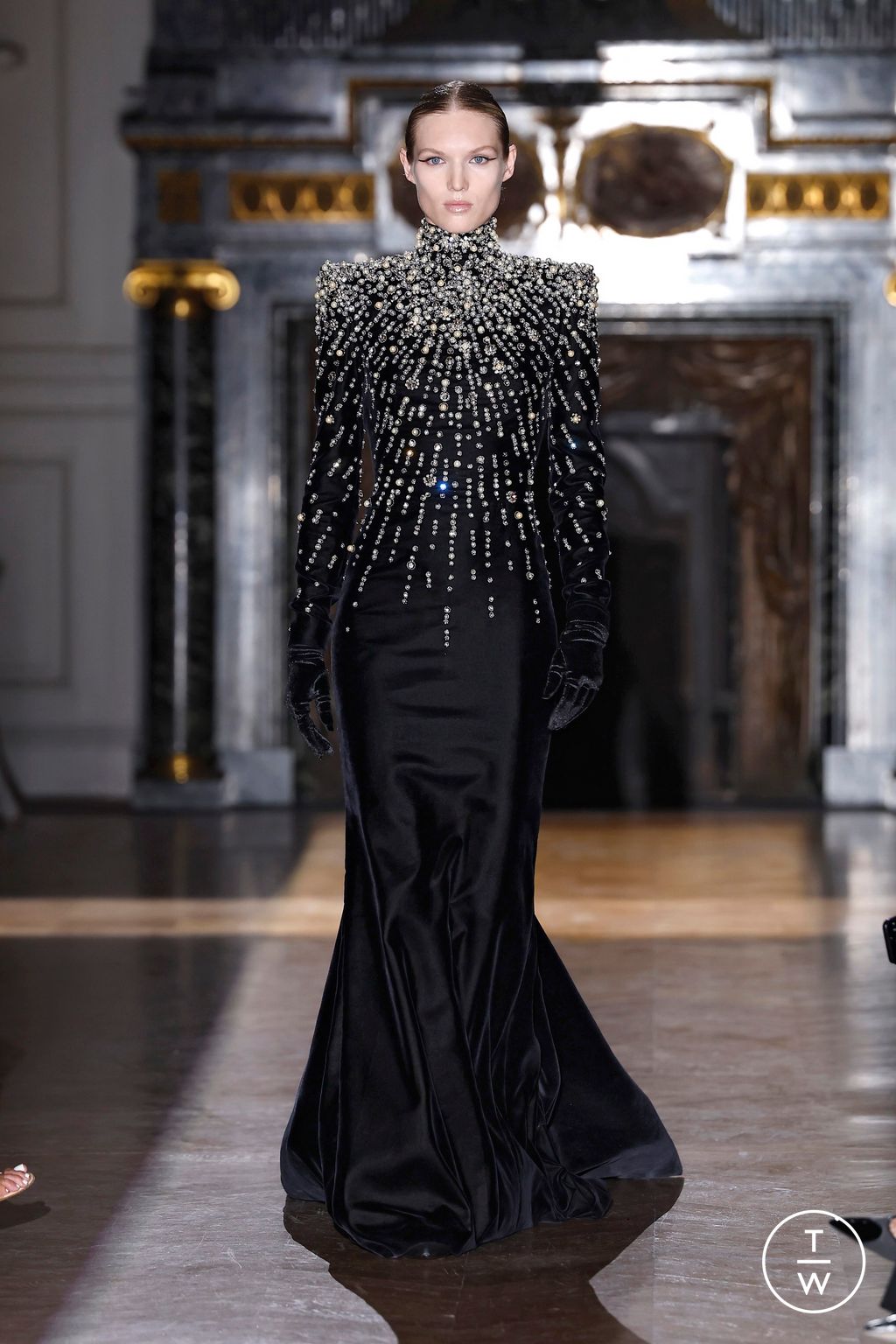 Fashion Week Paris Fall/Winter 2024 look 21 from the Zuhair Murad collection couture
