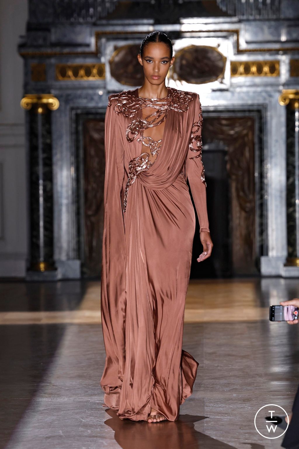 Fashion Week Paris Fall/Winter 2024 look 23 de la collection Zuhair Murad couture