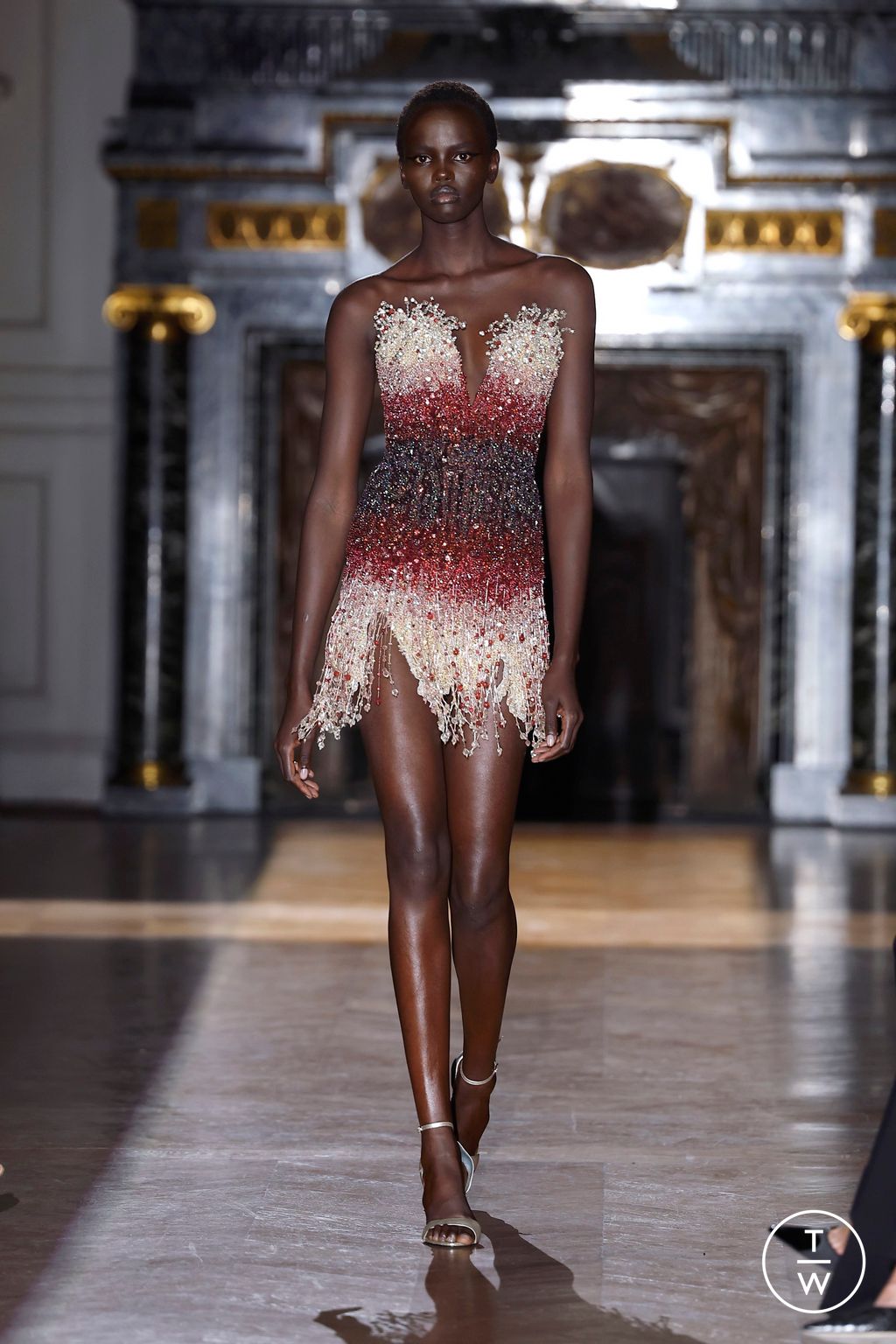 Fashion Week Paris Fall/Winter 2024 look 28 from the Zuhair Murad collection 高级定制