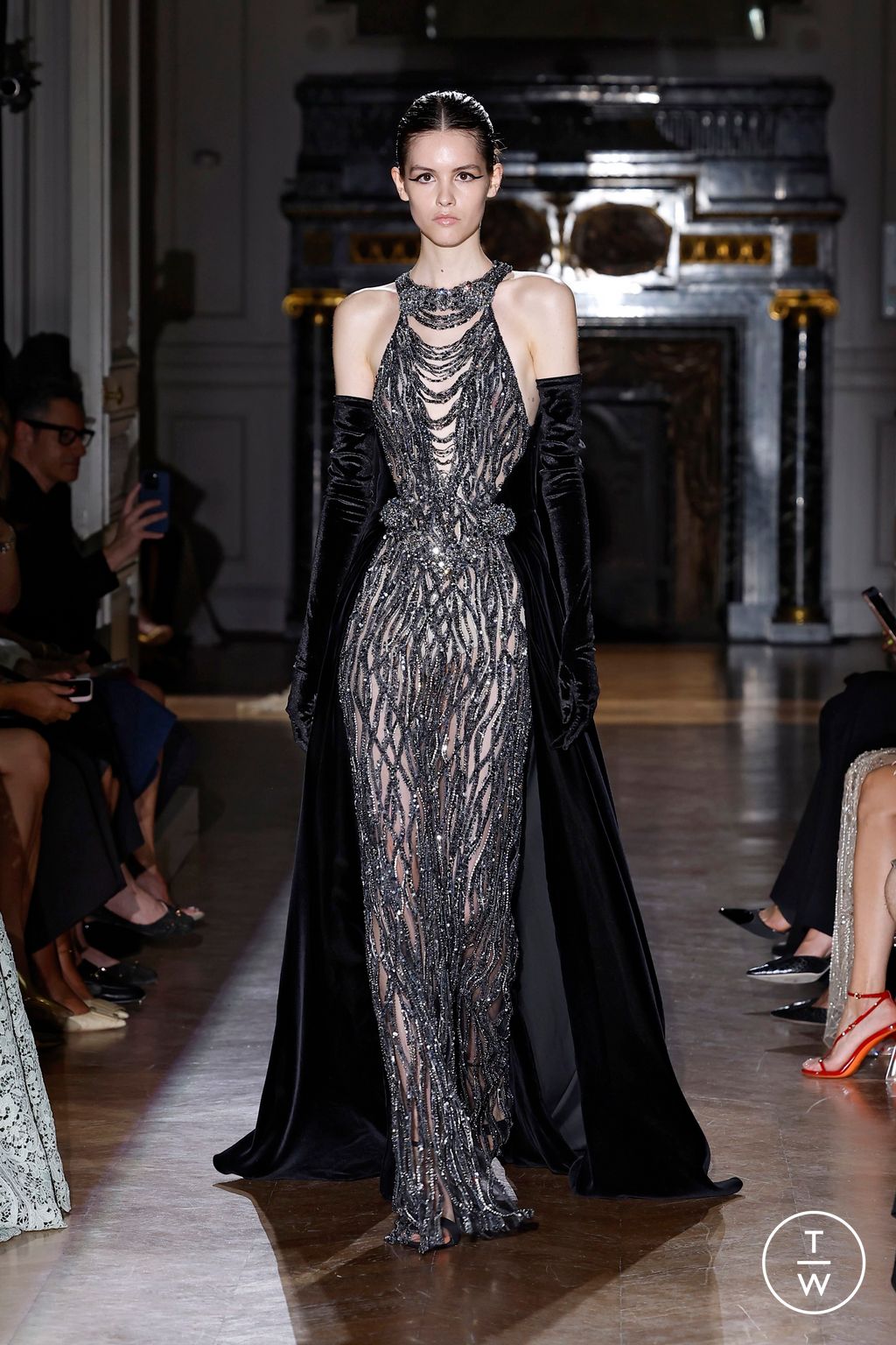 Fashion Week Paris Fall/Winter 2024 look 38 from the Zuhair Murad collection 高级定制