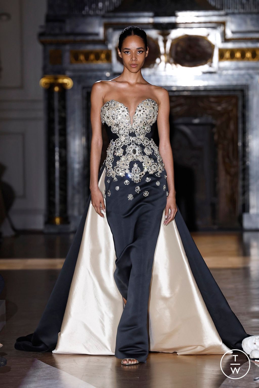 Fashion Week Paris Fall/Winter 2024 look 40 from the Zuhair Murad collection couture