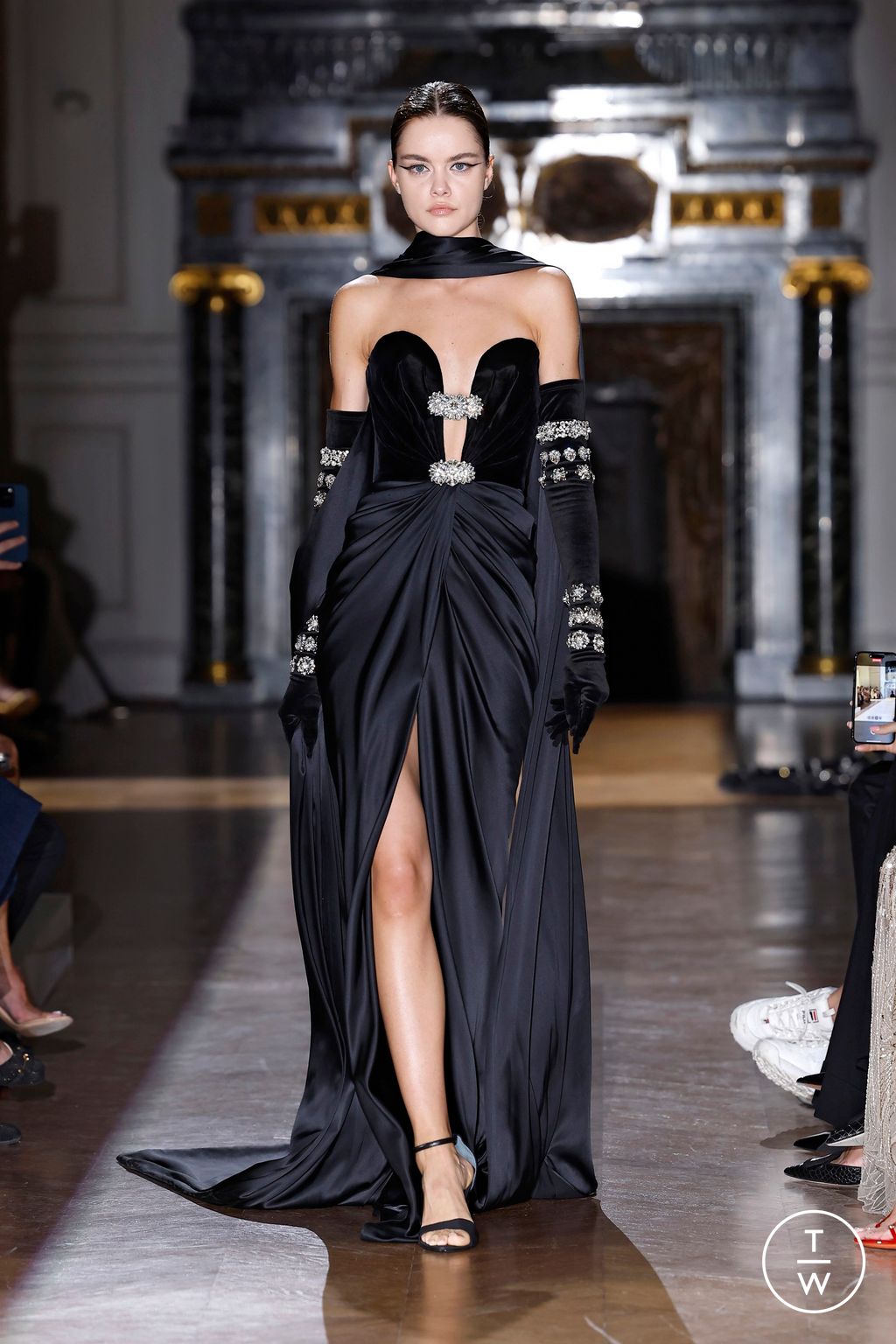 Fashion Week Paris Fall/Winter 2024 look 41 de la collection Zuhair Murad couture