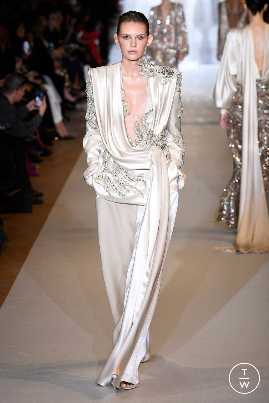Fashion Week Paris Spring/Summer 2024 look 10 from the Zuhair Murad collection couture