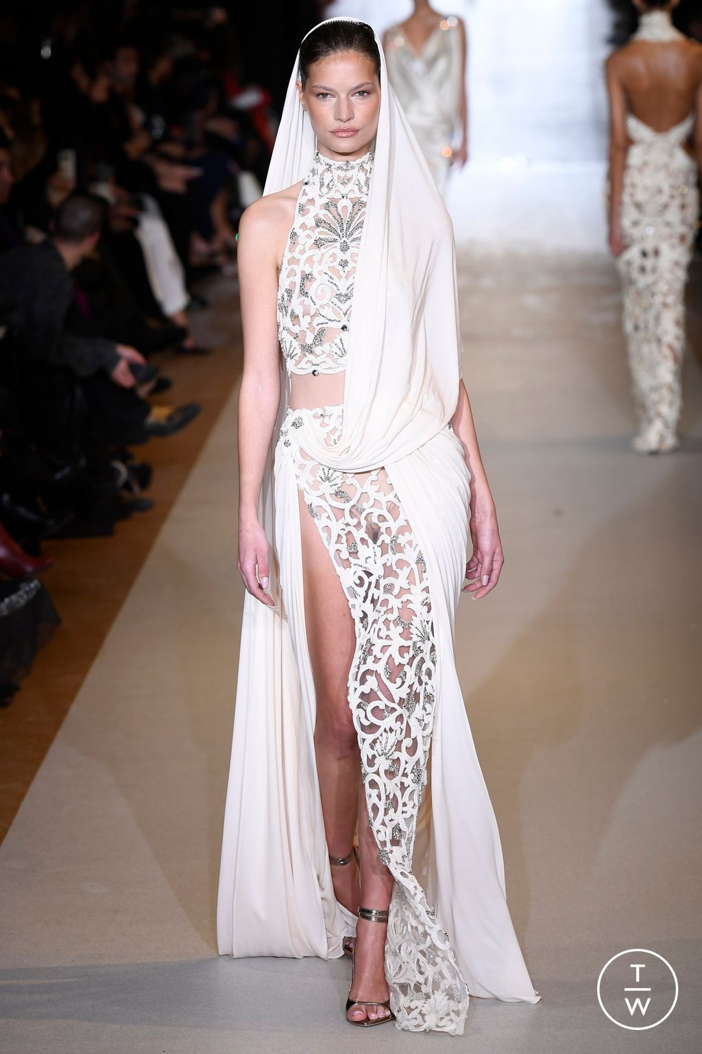 Fashion Week Paris Spring/Summer 2024 look 48 from the Zuhair Murad collection 高级定制