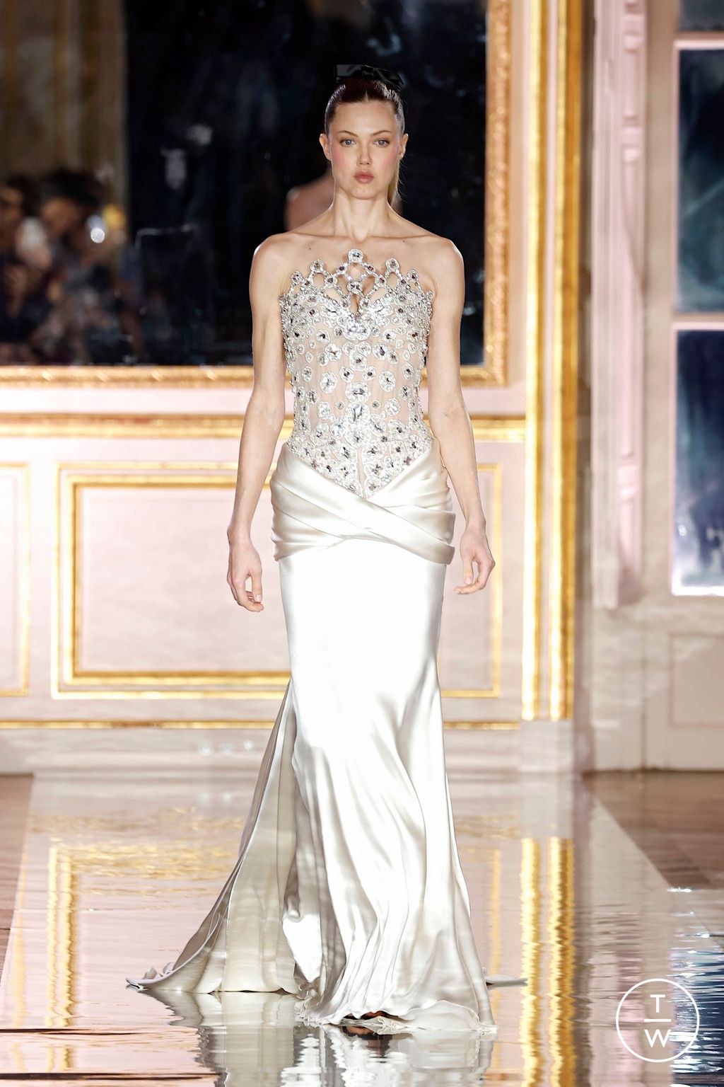 Fashion Week Paris Spring/Summer 2025 look 1 de la collection Zuhair Murad couture