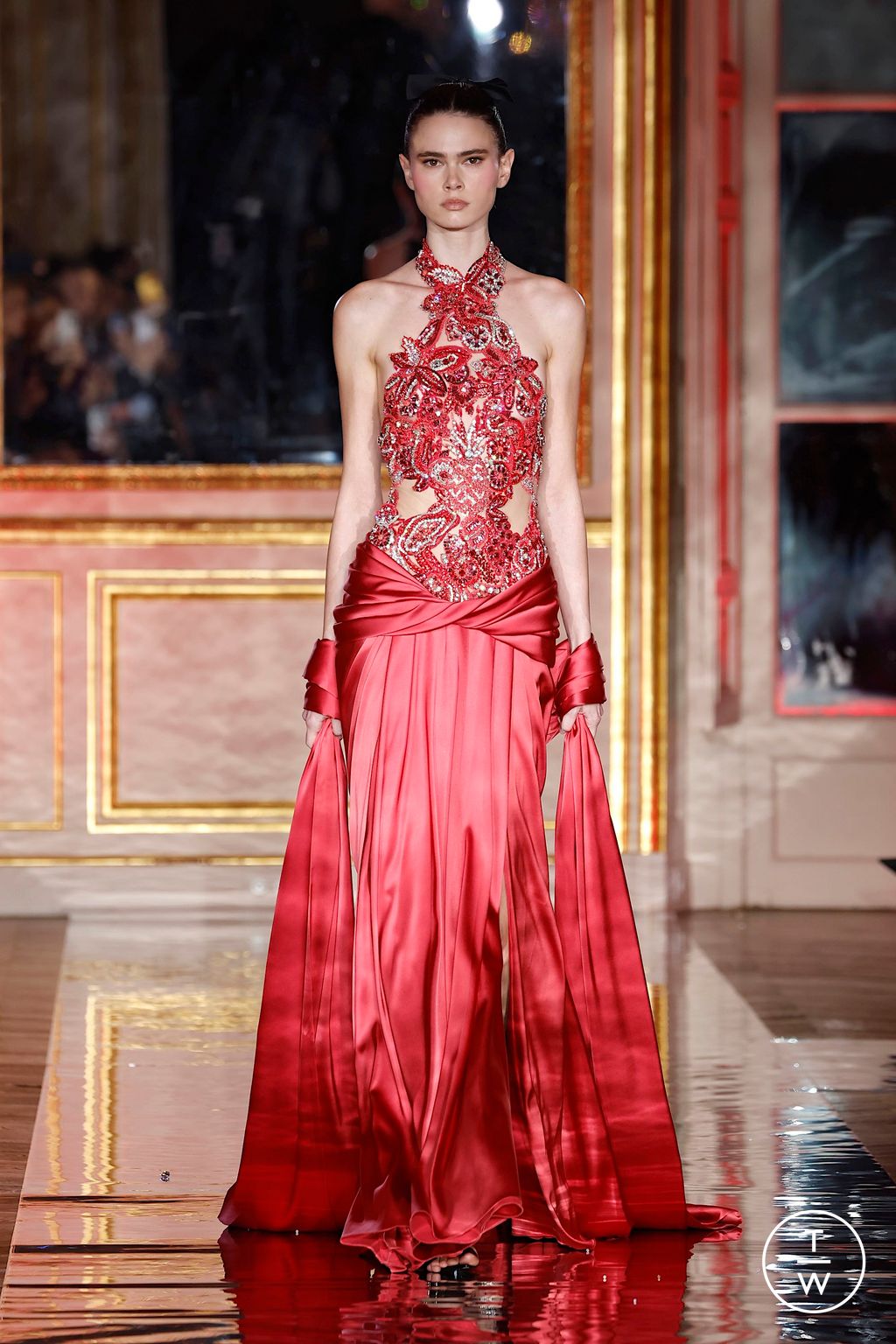 Fashion Week Paris Spring/Summer 2025 look 7 de la collection Zuhair Murad couture
