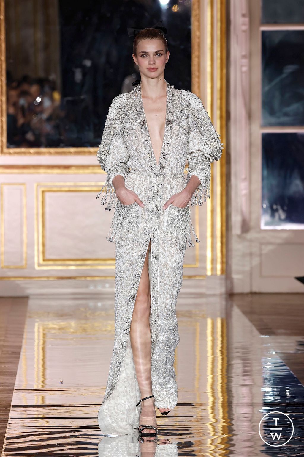 Fashion Week Paris Spring/Summer 2025 look 14 from the Zuhair Murad collection 高级定制