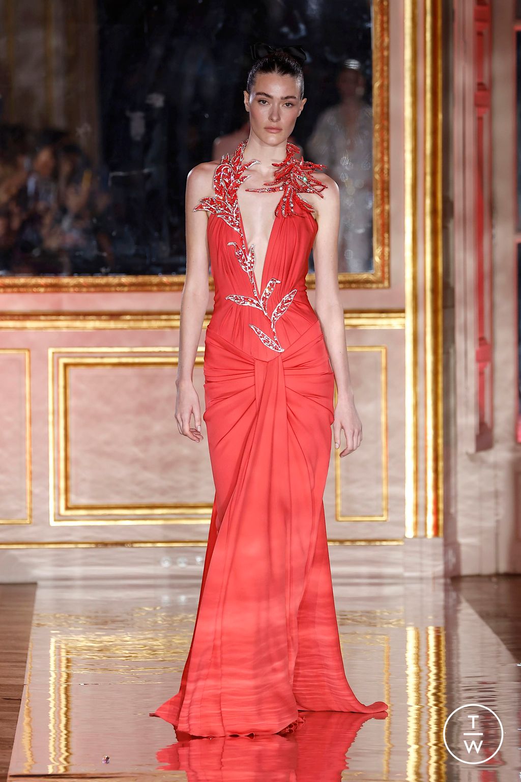 Fashion Week Paris Spring/Summer 2025 look 17 de la collection Zuhair Murad couture