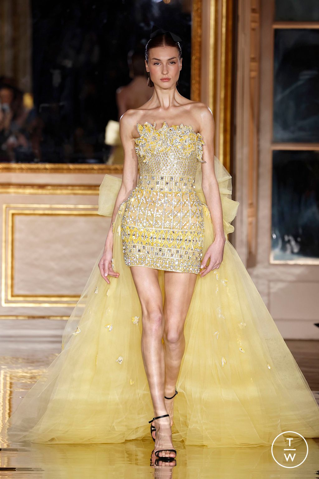 Fashion Week Paris Spring/Summer 2025 look 45 from the Zuhair Murad collection 高级定制