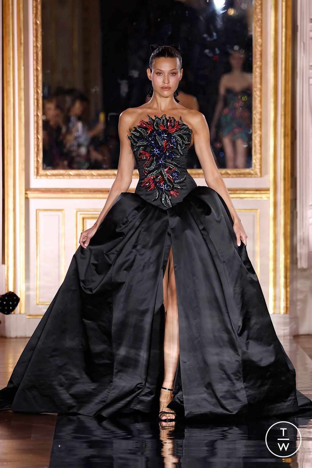 Fashion Week Paris Spring/Summer 2025 look 59 de la collection Zuhair Murad couture