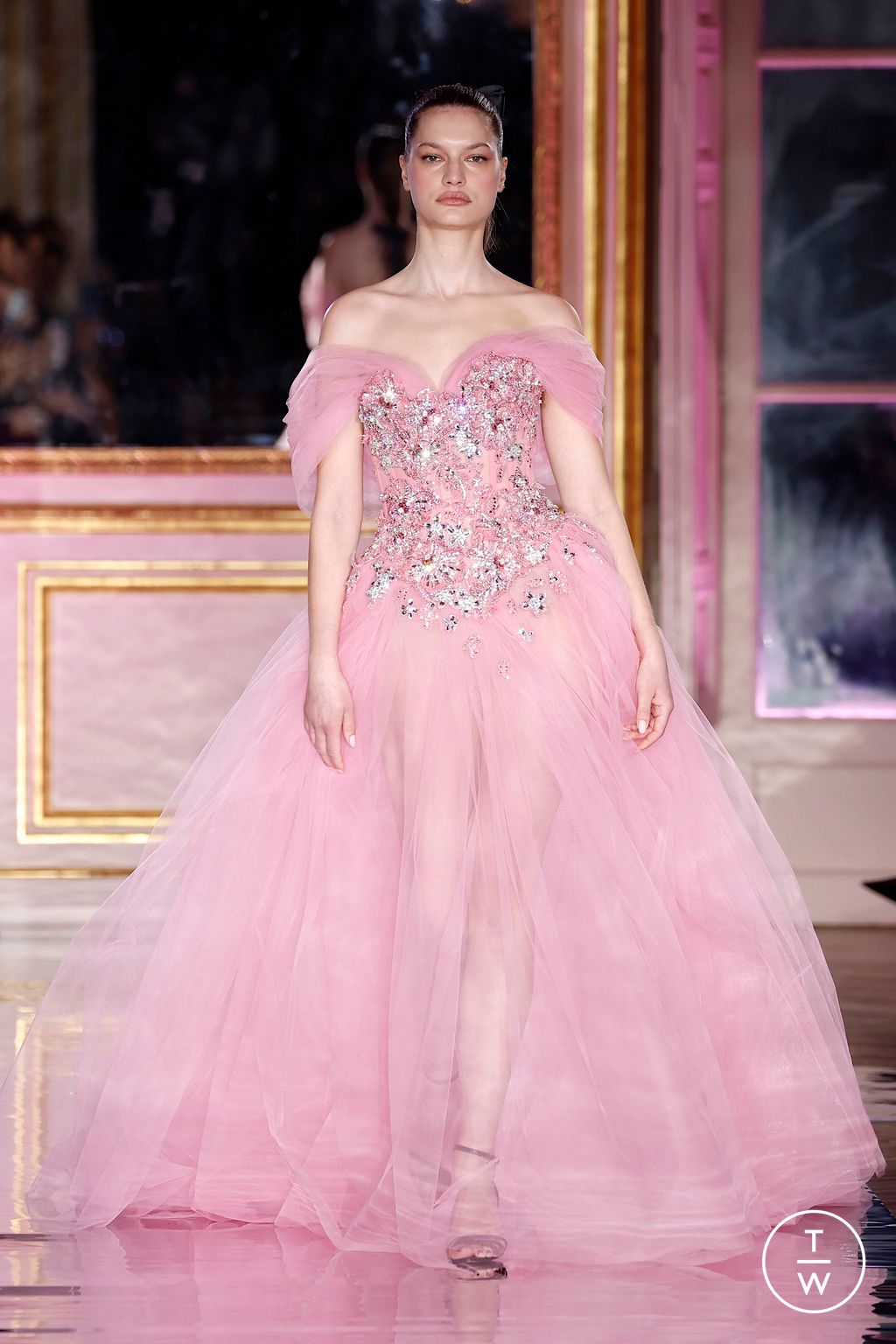 Fashion Week Paris Spring/Summer 2025 look 71 de la collection Zuhair Murad couture