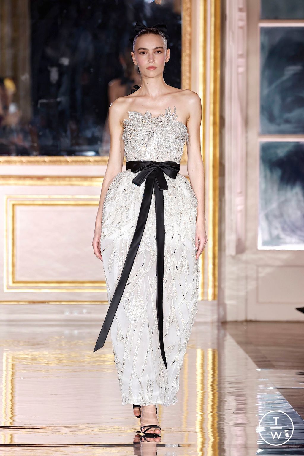 Fashion Week Paris Spring/Summer 2025 look 92 from the Zuhair Murad collection 高级定制