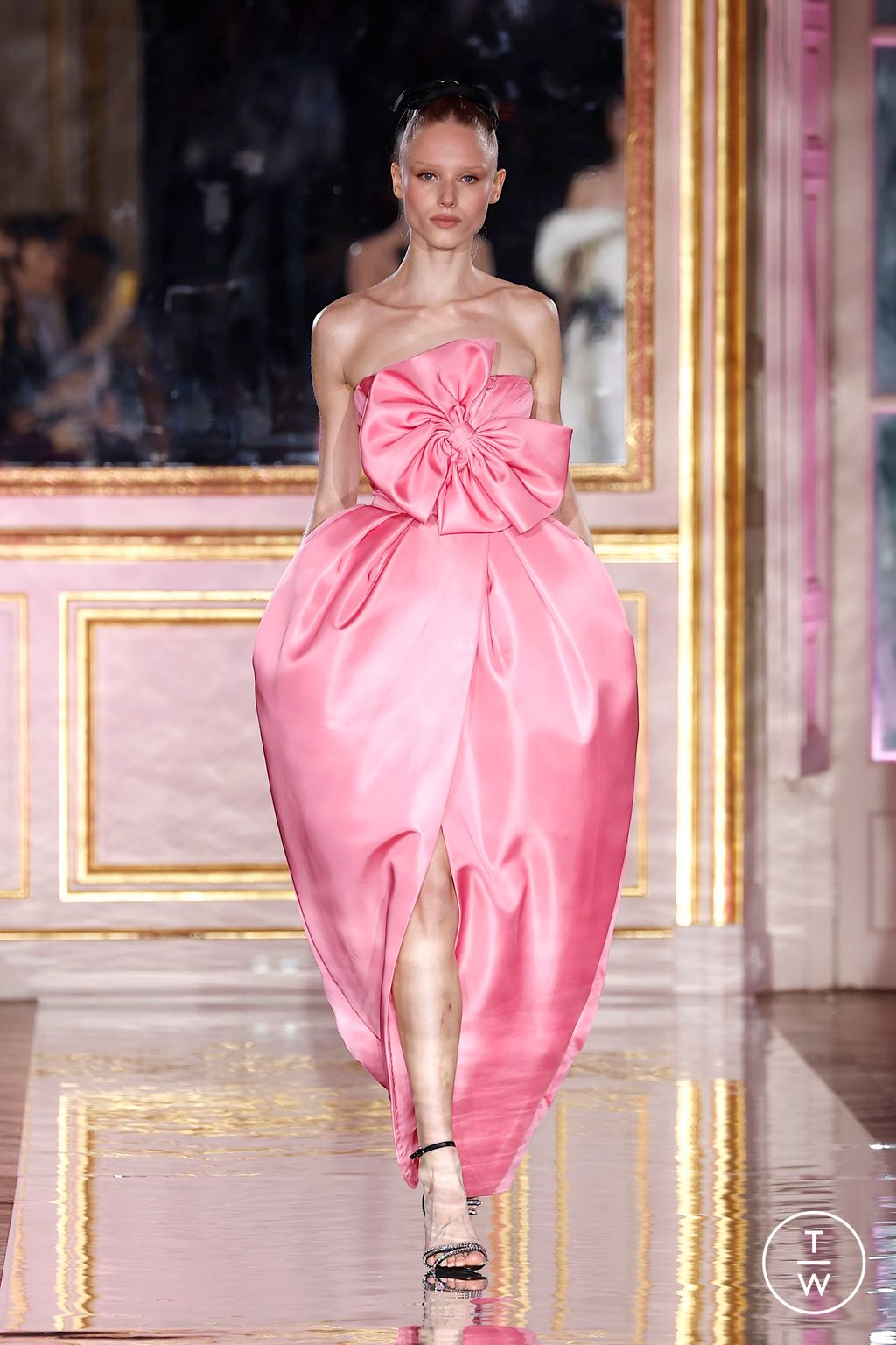 Fashion Week Paris Spring/Summer 2025 look 96 de la collection Zuhair Murad couture