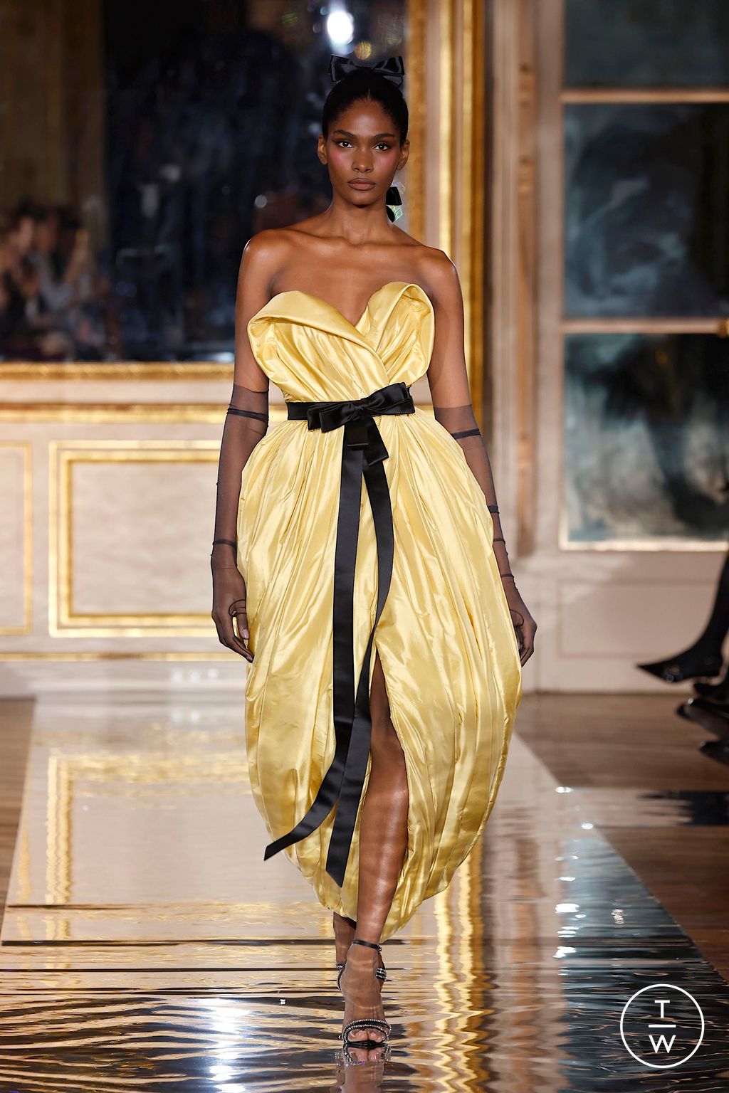Fashion Week Paris Spring/Summer 2025 look 101 de la collection Zuhair Murad couture