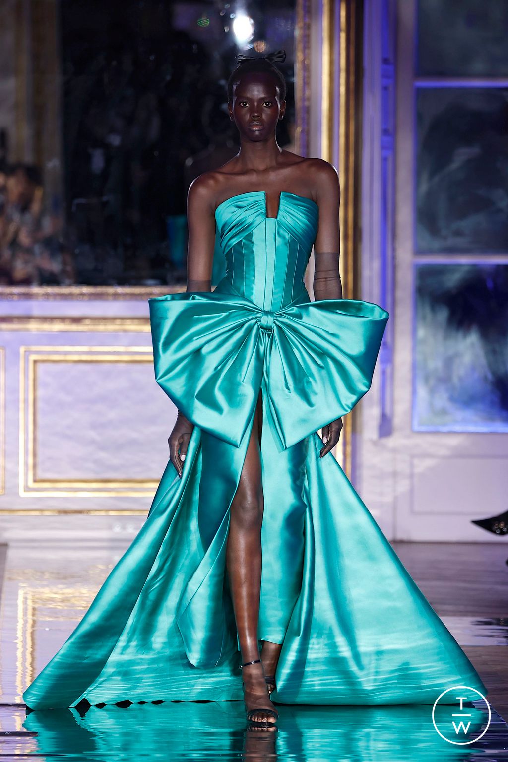 Fashion Week Paris Spring/Summer 2025 look 105 from the Zuhair Murad collection 高级定制
