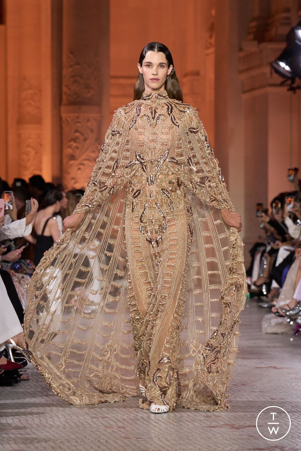 Fashion Week Paris Fall/Winter 2025 look 9 de la collection Zuhair Murad couture