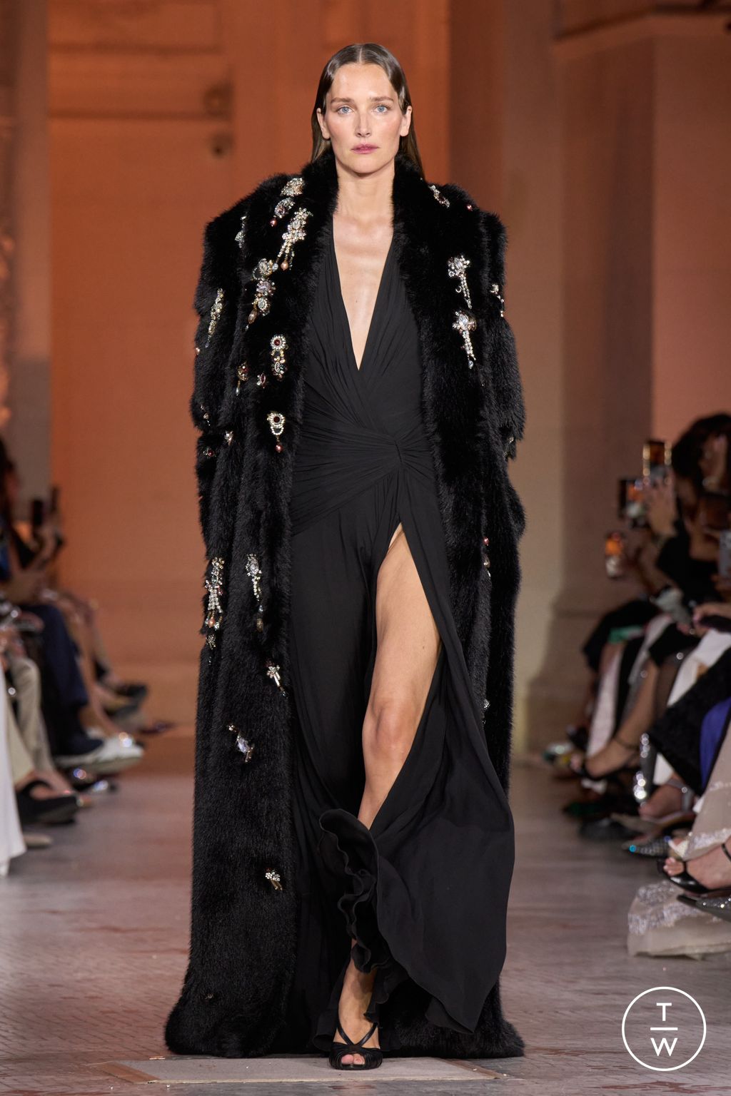 Fashion Week Paris Fall/Winter 2025 look 25 from the Zuhair Murad collection couture