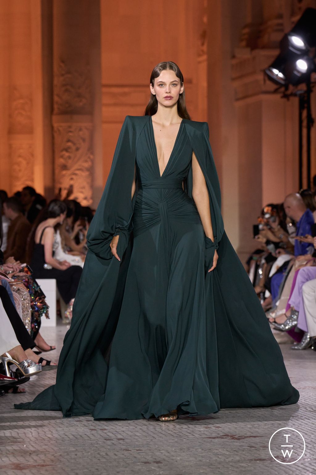 Fashion Week Paris Fall/Winter 2025 look 31 de la collection Zuhair Murad couture