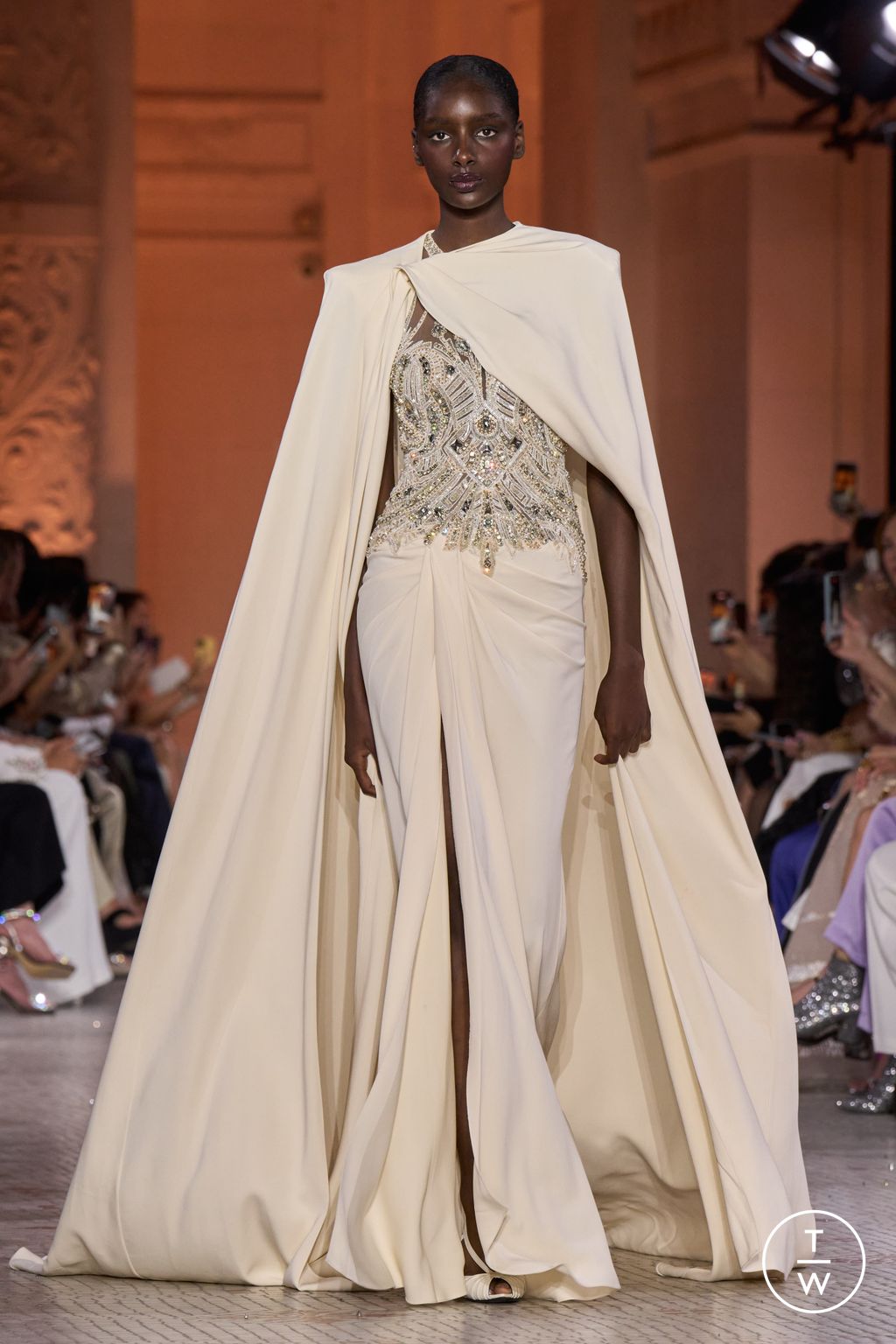Fashion Week Paris Fall/Winter 2025 look 38 de la collection Zuhair Murad couture