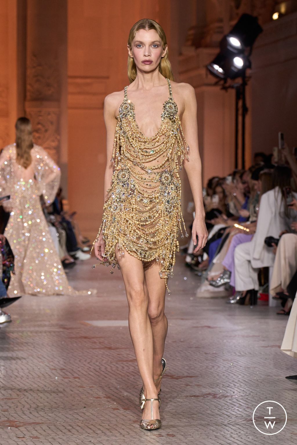 Fashion Week Paris Fall/Winter 2025 look 49 de la collection Zuhair Murad couture