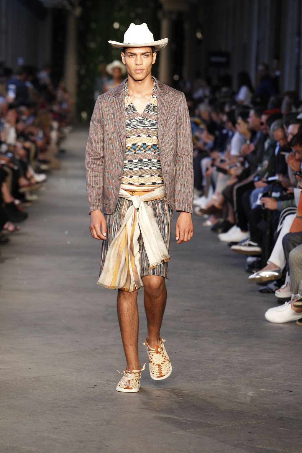Fashion Week Milan Spring/Summer 2017 look 1 from the Missoni collection menswear