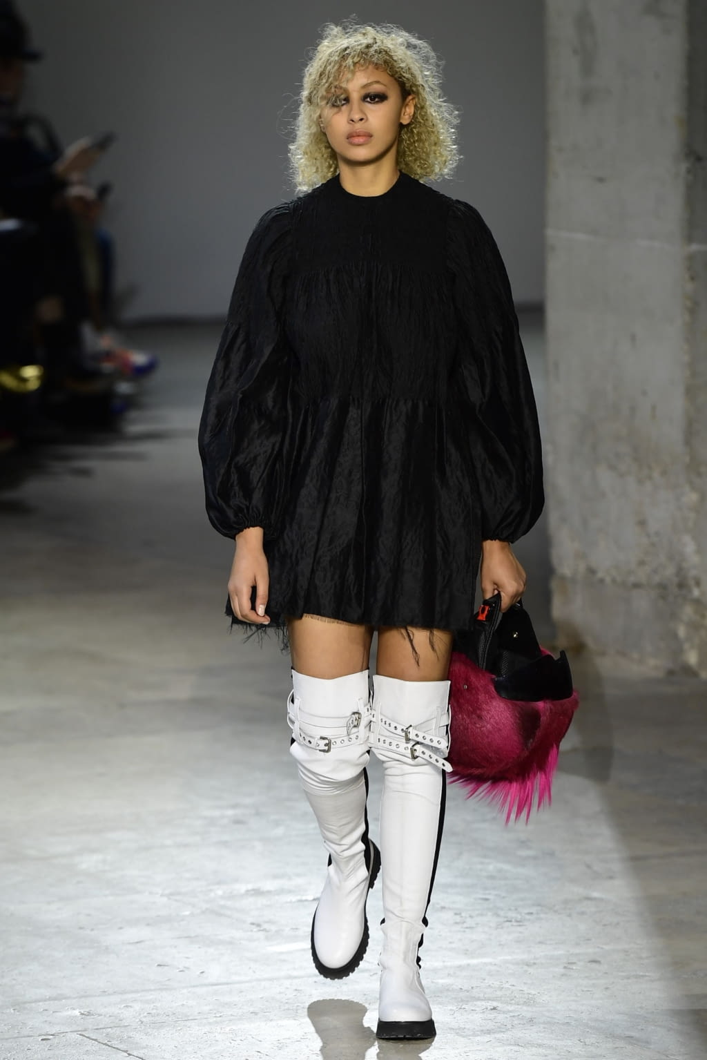 Fashion Week Paris Spring/Summer 2019 look 24 from the Marques' Almeida collection 女装