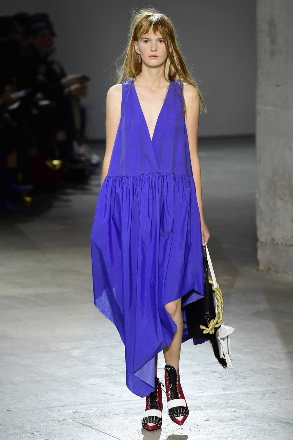 Fashion Week Paris Spring/Summer 2019 look 26 from the Marques' Almeida collection 女装