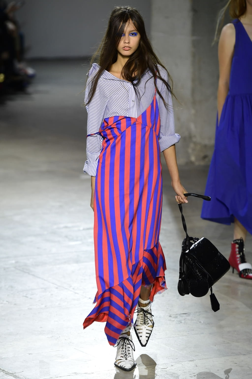 Fashion Week Paris Spring/Summer 2019 look 30 from the Marques' Almeida collection womenswear