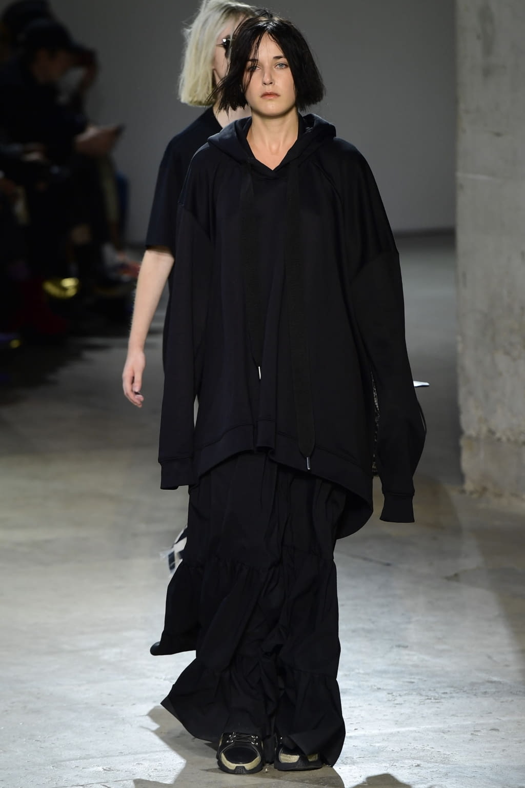 Fashion Week Paris Spring/Summer 2019 look 36 from the Marques' Almeida collection 女装