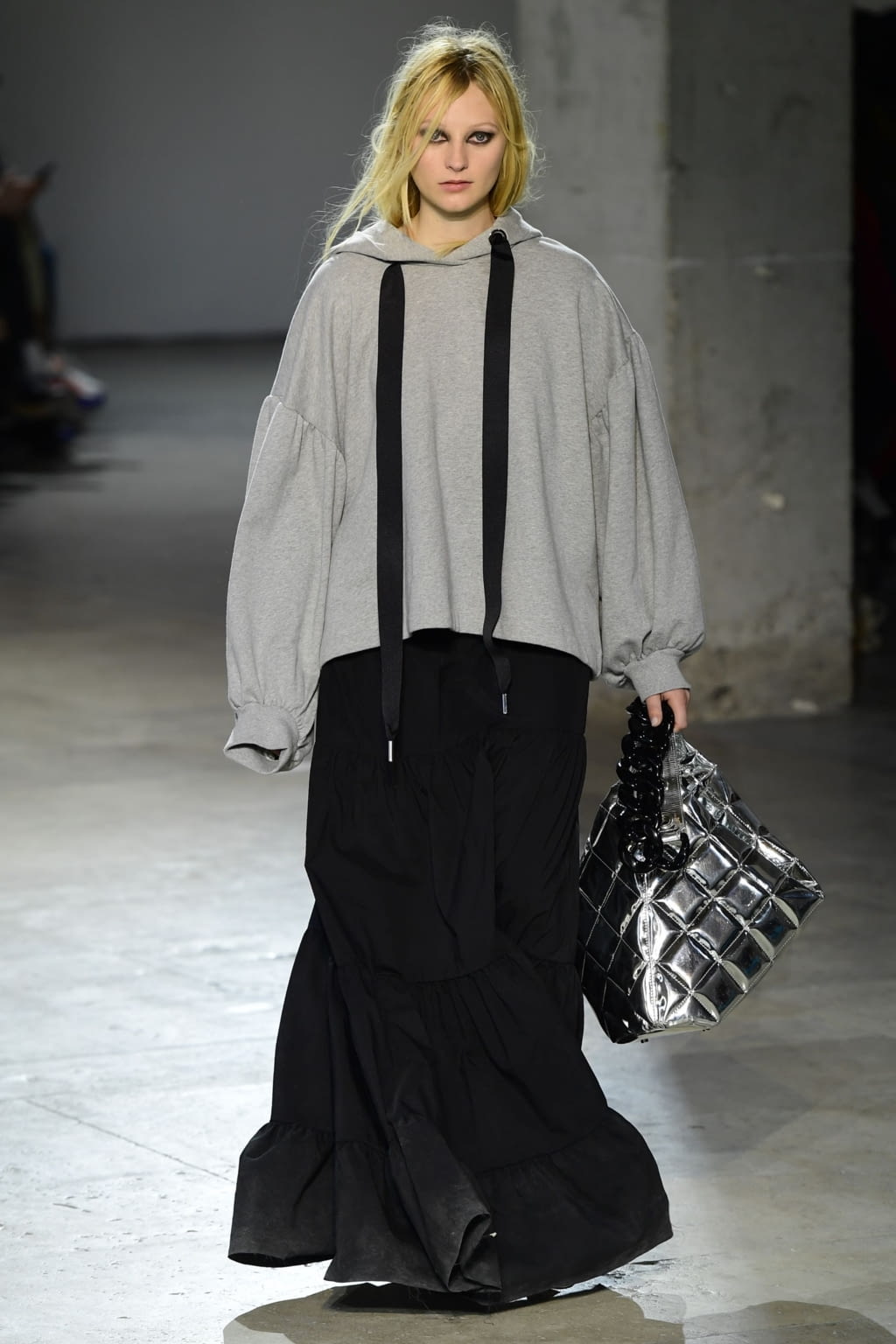 Fashion Week Paris Spring/Summer 2019 look 37 from the Marques' Almeida collection 女装