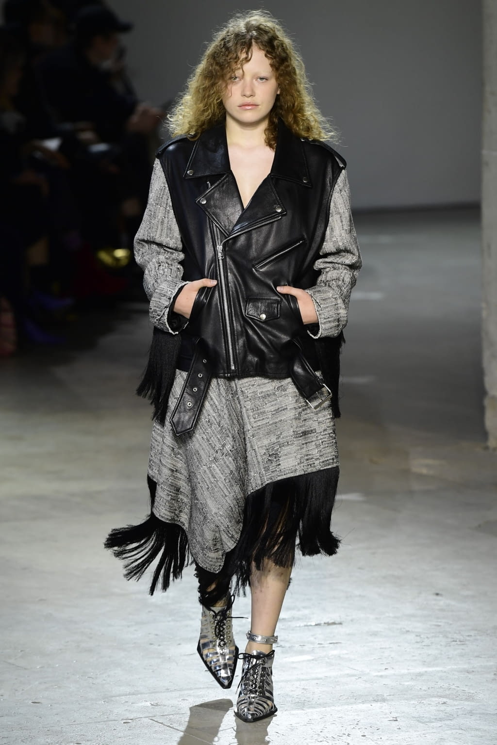 Fashion Week Paris Spring/Summer 2019 look 39 from the Marques' Almeida collection 女装