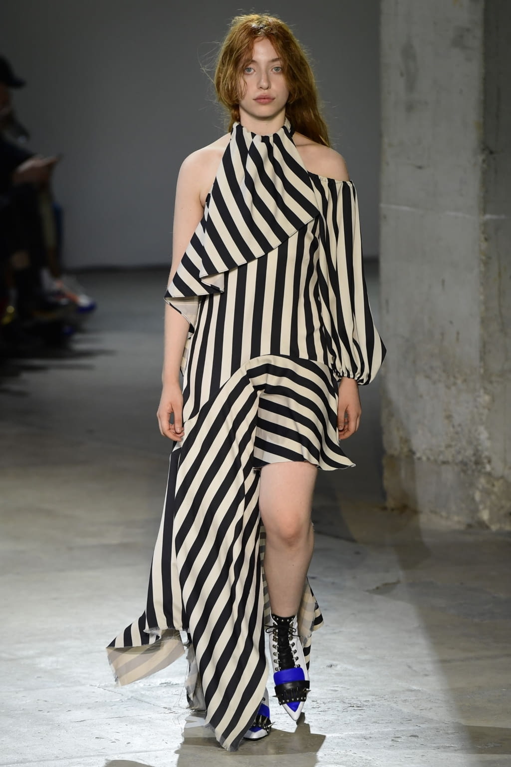 Fashion Week Paris Spring/Summer 2019 look 42 from the Marques' Almeida collection 女装