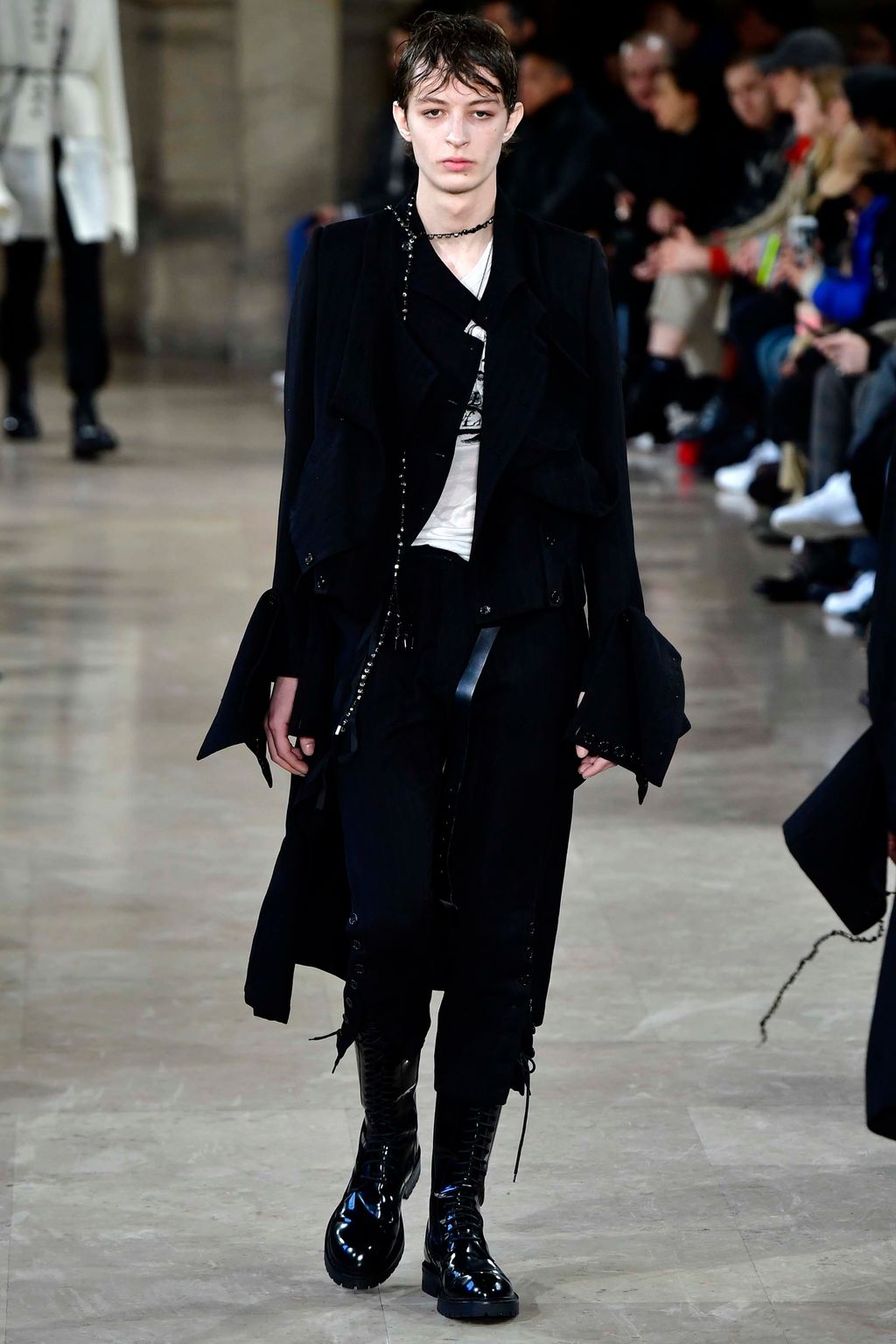 Fashion Week Paris Fall/Winter 2018 look 2 from the Ann Demeulemeester collection 男装