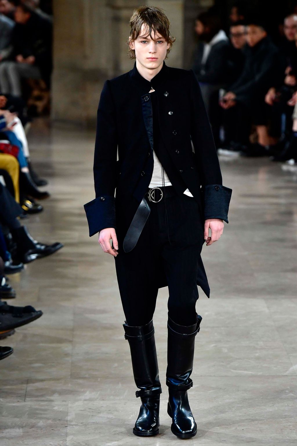 Fashion Week Paris Fall/Winter 2018 look 4 from the Ann Demeulemeester collection menswear