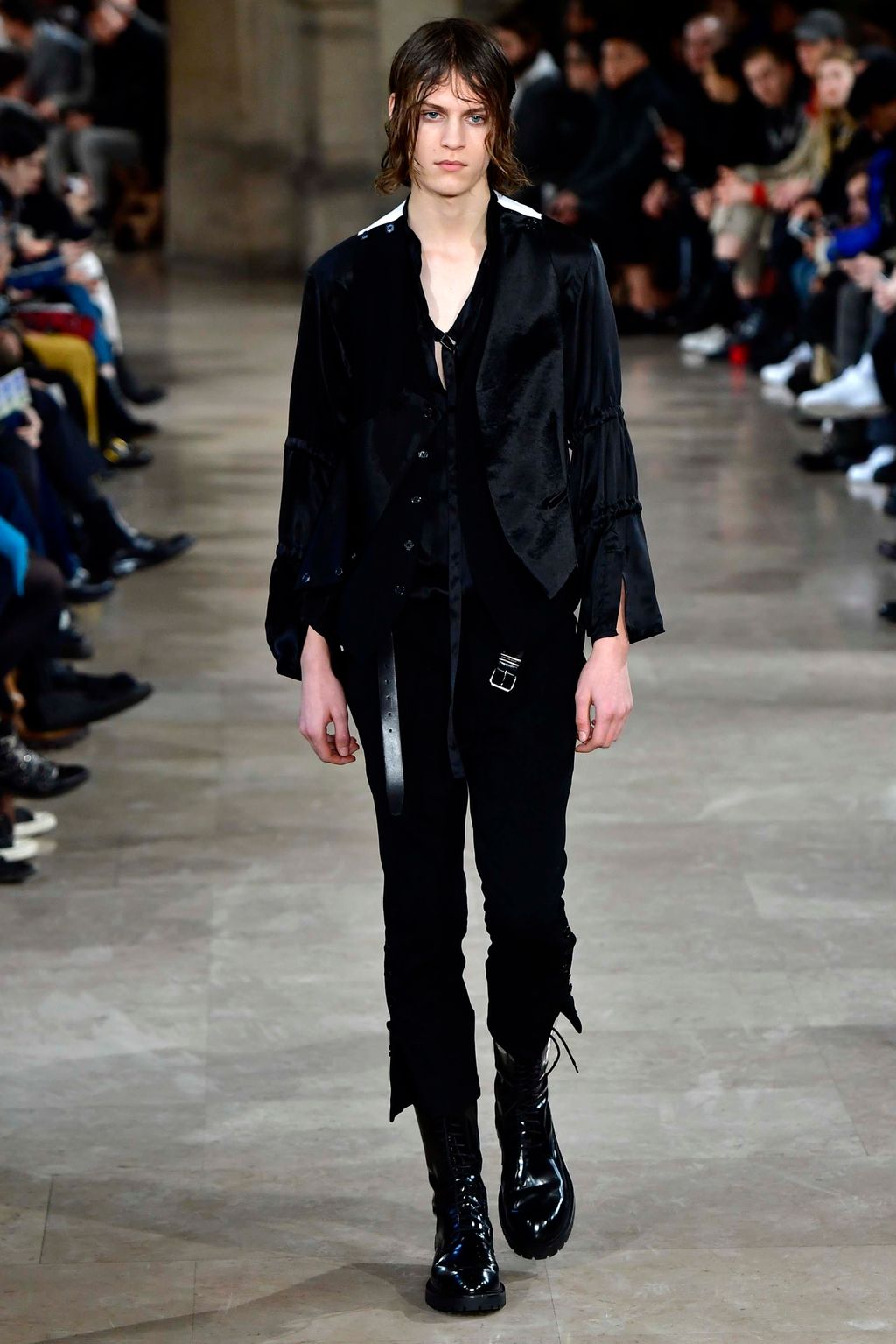 Fashion Week Paris Fall/Winter 2018 look 7 from the Ann Demeulemeester collection 男装